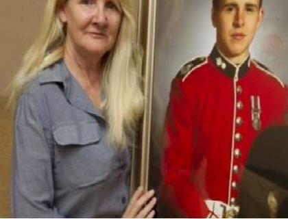 Descoperire de cosmar facuta de o mama in sicriul fiului ei mort in Afganistan. "Vreau raspunsuri"