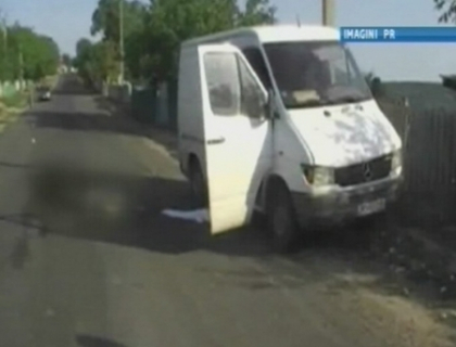Luata pe capota unui microbuz. Moarte tragica pentru o batrana din Nisporeni