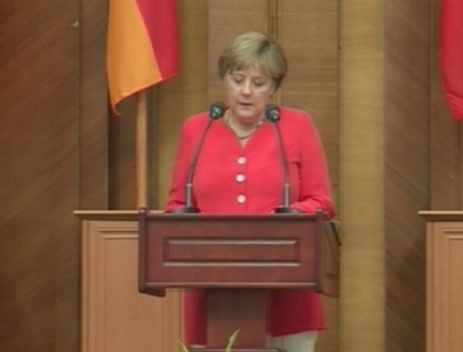 "As dori sa traim sub acelasi cer si sa avem acelasi orizont". Angela Merkel, in fata a sute de oameni