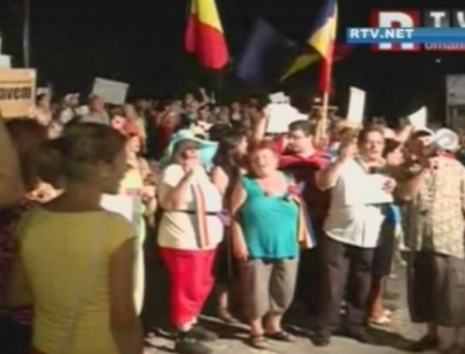 Inca o noapte tensionata la Bucuresti! Mii de romani au iesit din nou in strada
