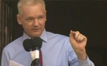 Avocatul lui Assange: Promit o "mare surpriza" in cazul clientului meu. Reactia autoritatilor suedeze Avocatul lui Assange: Promit o "mare surpriza" in cazul clientului meu. Reactia autoritatilor suedeze