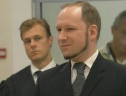 Anders Breivik, condamnat la 21 de ani de inchisoare! A primit sentinta cu ZAMBETUL pe buze Anders Breivik, condamnat la 21 de ani de inchisoare! A primit sentinta cu ZAMBETUL pe buze