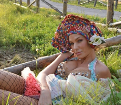 Anna Lesko, sexy pentru fani! Cum le aprinde artista imaginatia de pe plaja sau din lanul de porumb Anna Lesko, sexy pentru fani! Cum le aprinde artista imaginatia de pe plaja sau din lanul de porumb