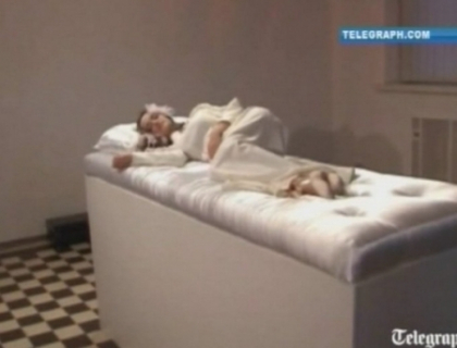 Basmele prind viata in Ucraina. Asteapta sa fie trezite cu un sarut de barbatul vietii lor. VIDEO