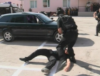 Politisti in rol de teroristi, impuscaturi si retineri ca in filme! Fulger sarbatoreste Ziua Independentei Politisti in rol de teroristi, impuscaturi si retineri ca in filme! Fulger sarbatoreste Ziua Independentei