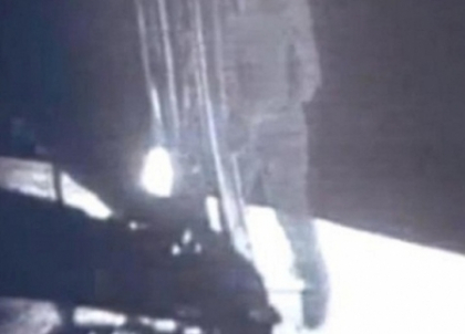 Primii pasi facuti de Neil Armstrong si echipa sa pe Luna. VIDEO NASA Primii pasi facuti de Neil Armstrong si echipa sa pe Luna. VIDEO NASA