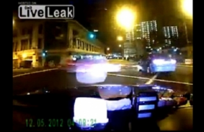 VIDEO. Un nebun cu Ferrari a murit dupa ce a spulberat un taxi! Imagini interzise sub 18 ani