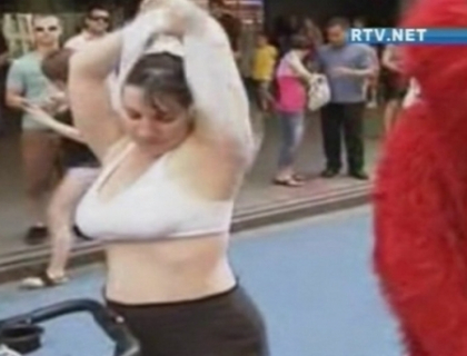 Protest topless in SUA! Zeci de femei si barbati au defilat cu bustul gol! Pentru ce au militat