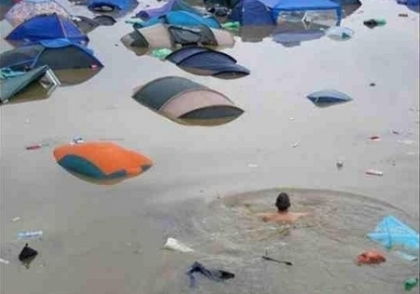 Unul dintre cele mai mari festivaluri de muzica din Marea Britanie s-a incheiat sub ape