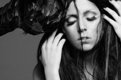 Aroma "unei tarfe scumpe!" Cum isi promoveaza Lady Gaga parfumul Aroma "unei tarfe scumpe!" Cum isi promoveaza Lady Gaga parfumul