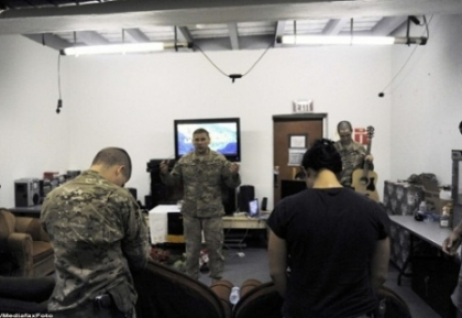 Trei soldati NATO au fost ucisi de un barbat imbracat in uniforma armatei afgane Trei soldati NATO au fost ucisi de un barbat imbracat in uniforma armatei afgane
