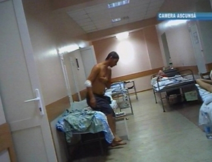 Se intampla in Chisinau! Pacientii unui spital dorm, mananca si sunt tratati pe holuri! CAMERA ASCUNSA