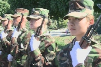 Vor lupa cot la cot cu barbatii! Noua femei de la Academia Militara au trecut astazi primul test Vor lupa cot la cot cu barbatii! Noua femei de la Academia Militara au trecut astazi primul test