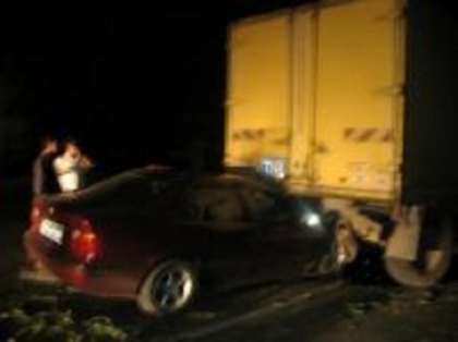 S-a izbit de remorca unui camion. Tanar de 28 de ani, mort pe loc S-a izbit de remorca unui camion. Tanar de 28 de ani, mort pe loc