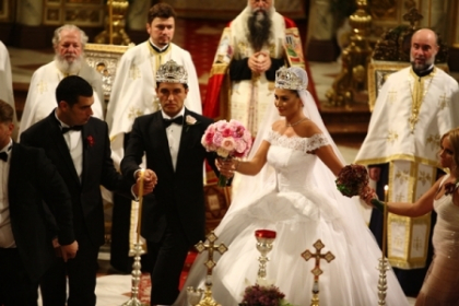 Nunta Elenei Basescu, afacere profitabila. Suma incredibila pe care fiica presedintelui roman o va avea in cont Nunta Elenei Basescu, afacere profitabila. Suma incredibila pe care fiica presedintelui roman o va avea in cont