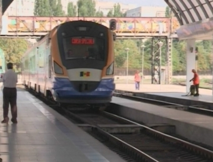 Povestea se repeta. Trenul european Chisinau-Ocnita s-a defectat din nou