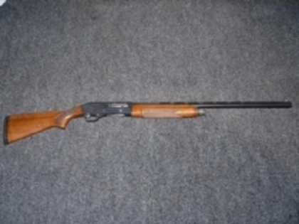 A supravietuit dupa ce a fost impuscat dintr-o arma de vanatoare. Suspectul detinea arma ilegal A supravietuit dupa ce a fost impuscat dintr-o arma de vanatoare. Suspectul detinea arma ilegal