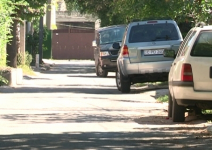 Strada Universitatii, blocata ilegal acum jumatate de an, a fost redeschisa! Locatarii, nemultumiti Strada Universitatii, blocata ilegal acum jumatate de an, a fost redeschisa! Locatarii, nemultumiti
