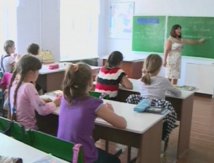 Desi a fost inchisa, profesorii continua sa predea! Situatie nemaintalnita la o scoala din Olanesti Desi a fost inchisa, profesorii continua sa predea! Situatie nemaintalnita la o scoala din Olanesti