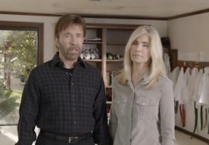 "Daca Obama va fi reales, urmeaza 1000 de ani de intuneric". Mesajul lui Chuck Norris catre SUA