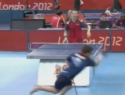 Lovitura secolului in ping-pong! Un sportiv paralimpic i-a lasat pe toti masca dupa o executie superba