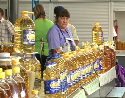 S-a scumpit uleiul! Comerciantii bat alarma: Majorarile abia incep S-a scumpit uleiul! Comerciantii bat alarma: Majorarile abia incep