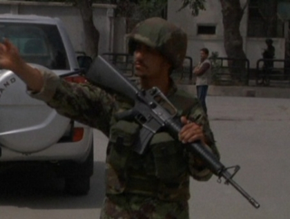 6 morti si 5 raniti in urma unui atac armat langa sediul NATO din Kabul. Patru copii, printre victime
