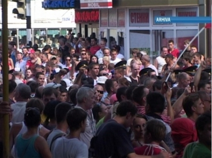 Premierul si primarul canta la unison. Au indemnat sa renunte la Marsul Unirii Premierul si primarul canta la unison. Au indemnat sa renunte la Marsul Unirii