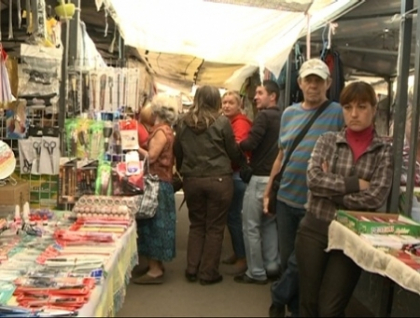 Scandal la Piata Centrala din capitala. Comerciantii nu vor sa-si schimbe tarabele Scandal la Piata Centrala din capitala. Comerciantii nu vor sa-si schimbe tarabele