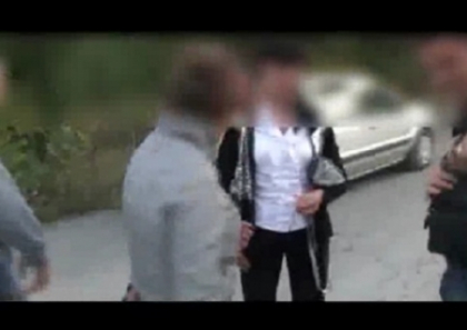 VIDEO. Prostituata si proxeneta la 22 de ani. Si-a convins o prietena sa faca sex pe bani