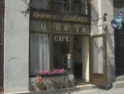 Ia-ti casca daca vrei sa bei o cafea! Localul din Ucraina care a devenit o destinatie turistica