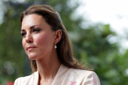 Scandal intre Italia si Marea Britanie! Revista lui Berlusconi a publicat imaginile cu ducesa topless Scandal intre Italia si Marea Britanie! Revista lui Berlusconi a publicat imaginile cu ducesa topless