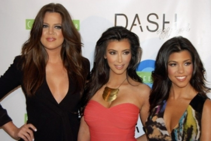 Cum au sarbatorit surorile Kardashian un an de la lansarea propriei linii vestimentare - VIDEO