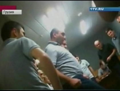 IMAGINI SOCANTE din Georgia! Detinuti batuti cu salbaticie si violati cu batele de catre gardieni
