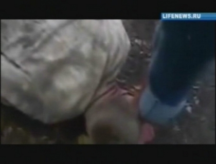 Scena cumplita in care un baiat e umilit de colegii sai a fost filmata in MOLDOVA! Agresoarea, amenintata Scena cumplita in care un baiat e umilit de colegii sai a fost filmata in MOLDOVA! Agresoarea, amenintata