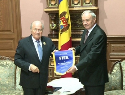 Presedintele FIFA, decorat cu Ordinul de Onoare de catre Nicolae  Timofti