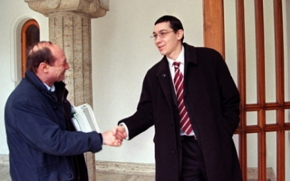 FOTO. Cadoul surpriza pe care Ponta l-a primit de la Basescu in ziua in care a implinit 40 de ani FOTO. Cadoul surpriza pe care Ponta l-a primit de la Basescu in ziua in care a implinit 40 de ani