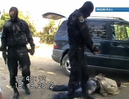 Sapte barbati retinuti pentru ca au vandut grenade si alte munitii! Erau gata sa aduca si uraniu Sapte barbati retinuti pentru ca au vandut grenade si alte munitii! Erau gata sa aduca si uraniu