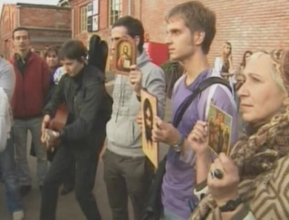 Mai nou, rusii fac icoane pe care redau chipurile membrelor de la Pussy Riot! Reactia credinciosilor