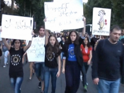 La Tbilisi protestele continua a treia zi! Manifestantii cer judecarea ministrului de Interne demis