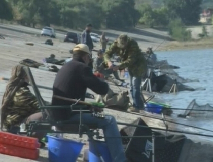 Cei mai buni pescari s-au intrecut in maiestrie pe lacul de la Danceni! Cat a adunat in plasa castigatorul Cei mai buni pescari s-au intrecut in maiestrie pe lacul de la Danceni! Cat a adunat in plasa castigatorul