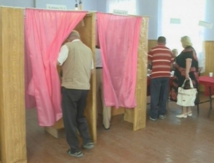 Gagauzia: Peste 40 % din alegatori au participat deja la vot! Ce incalcari au fost depistate Gagauzia: Peste 40 % din alegatori au participat deja la vot! Ce incalcari au fost depistate