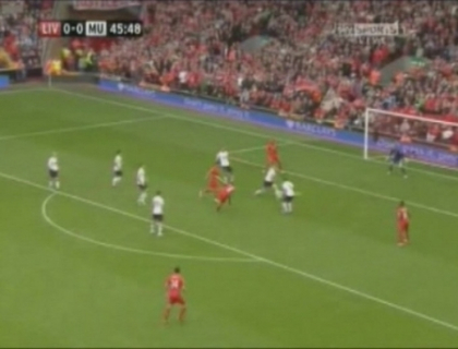 Scandal in Anglia! Arbitrul a distrus derby-ul dintre Liverpool si Manchester United Scandal in Anglia! Arbitrul a distrus derby-ul dintre Liverpool si Manchester United