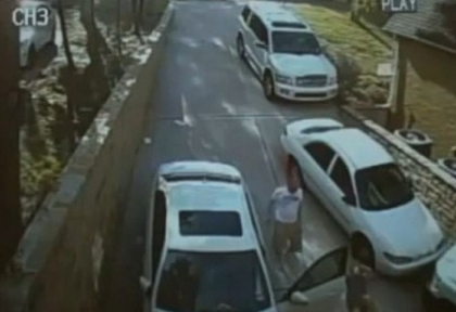 O panta, o blonda si un Mercedes. Clipul pe care niciun barbat nu trebuie sa-l rateze. VIDEO O panta, o blonda si un Mercedes. Clipul pe care niciun barbat nu trebuie sa-l rateze. VIDEO