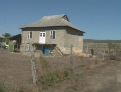 Familie urmarita de blestem la Ialoveni! Motivul tulburator pentru care un tanar de 19 ani s-a spanzurat Familie urmarita de blestem la Ialoveni! Motivul tulburator pentru care un tanar de 19 ani s-a spanzurat
