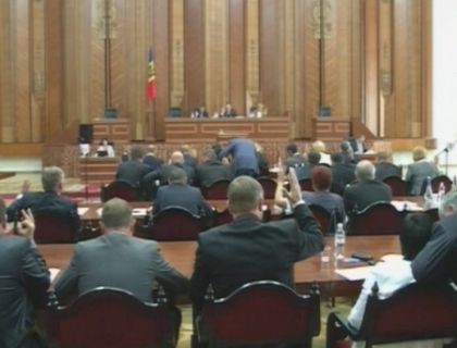 Lupu ramane in fotoliu! Prima sedinta a Parlamentului, plina de replici ironice si luari peste picior