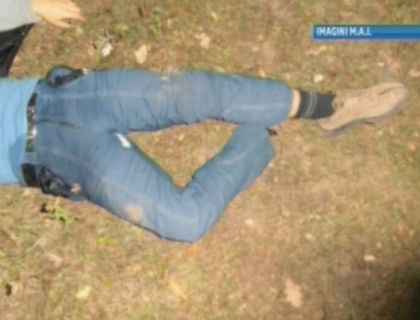 Un tanar a murit dupa ce a fost impuscat din greseala in timp ce incerca sa fure porumb Un tanar a murit dupa ce a fost impuscat din greseala in timp ce incerca sa fure porumb