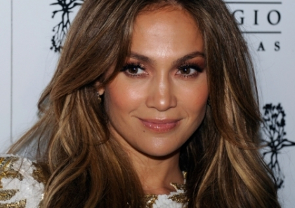 Jennifer Lopez s-a plimbat cu iubitul intr-un oras din Polonia. Vezi de ce nimeni n-a intors capul dupa ea Jennifer Lopez s-a plimbat cu iubitul intr-un oras din Polonia. Vezi de ce nimeni n-a intors capul dupa ea