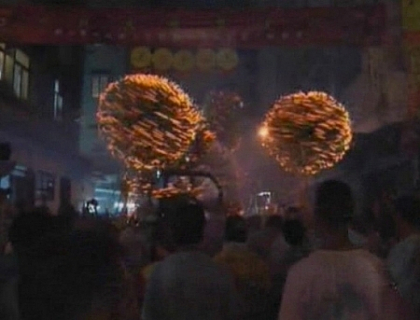 Show cu balauri in Hong-Kong. Chinezii sarbatoresc Festivalul Lunii Show cu balauri in Hong-Kong. Chinezii sarbatoresc Festivalul Lunii