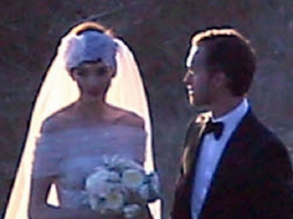 Anne Hathaway s-a casatorit cu Adam Shulman. Cum arata in rochie de mireasa. FOTO
